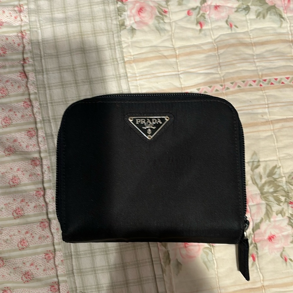 Prada vintage wallet some wear but beautiful - Picture 2 of 8